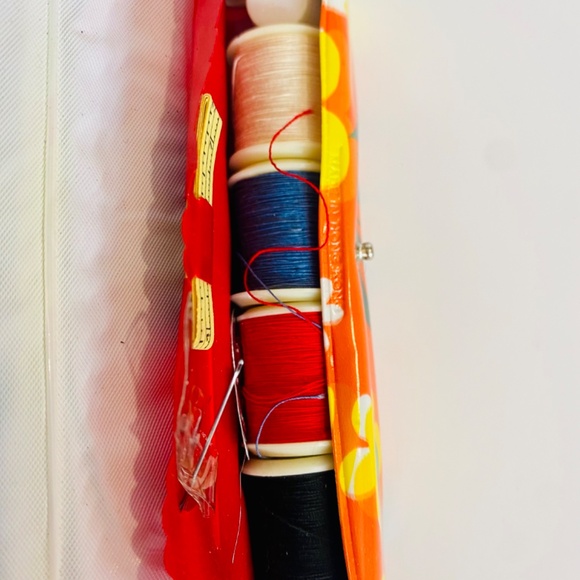 Retro Mod Sewing Kit - Picture 3 of 4